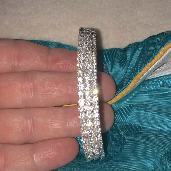 Jewelry - Stretchy shimmery rhinestone wedding bracelet